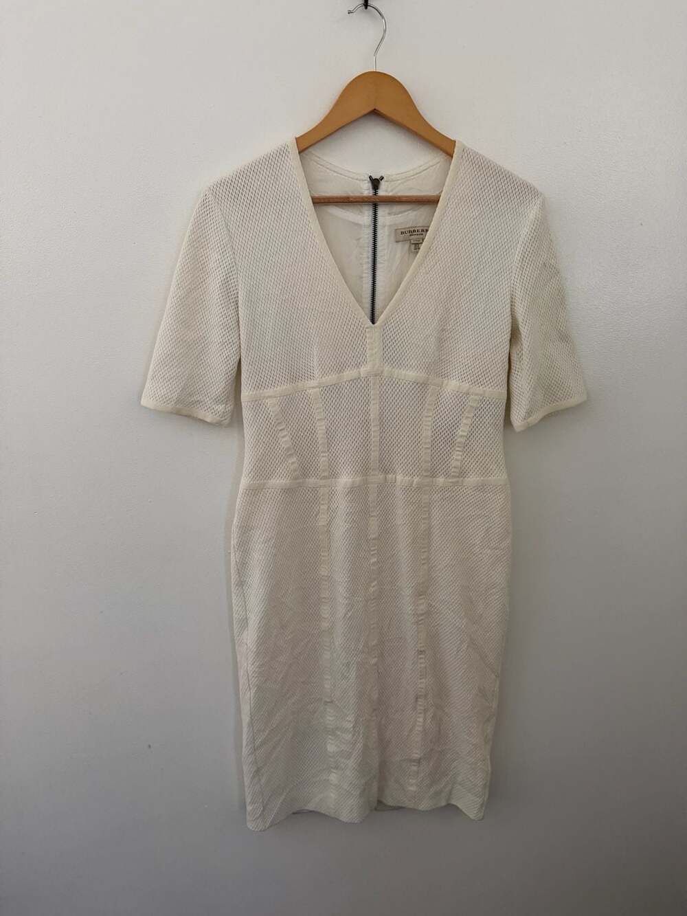 Burberry London Off - White Textured V-Neck Short Sleeve Sheath Dress sz 8